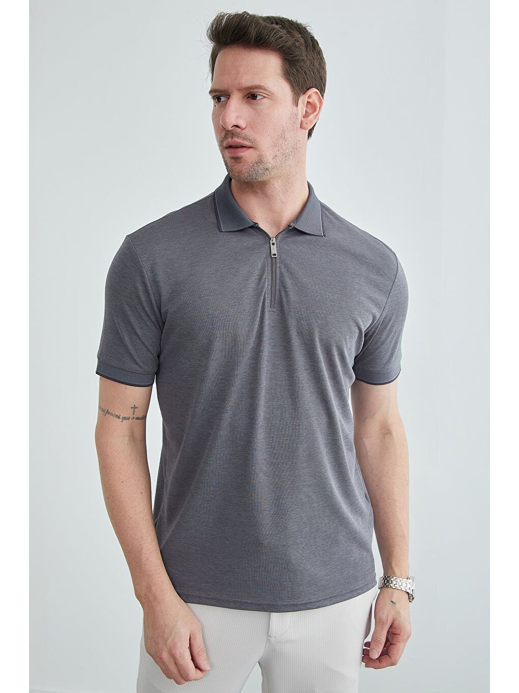 Gri Yarım Fermuarlı Polo Yaka Tişört-2