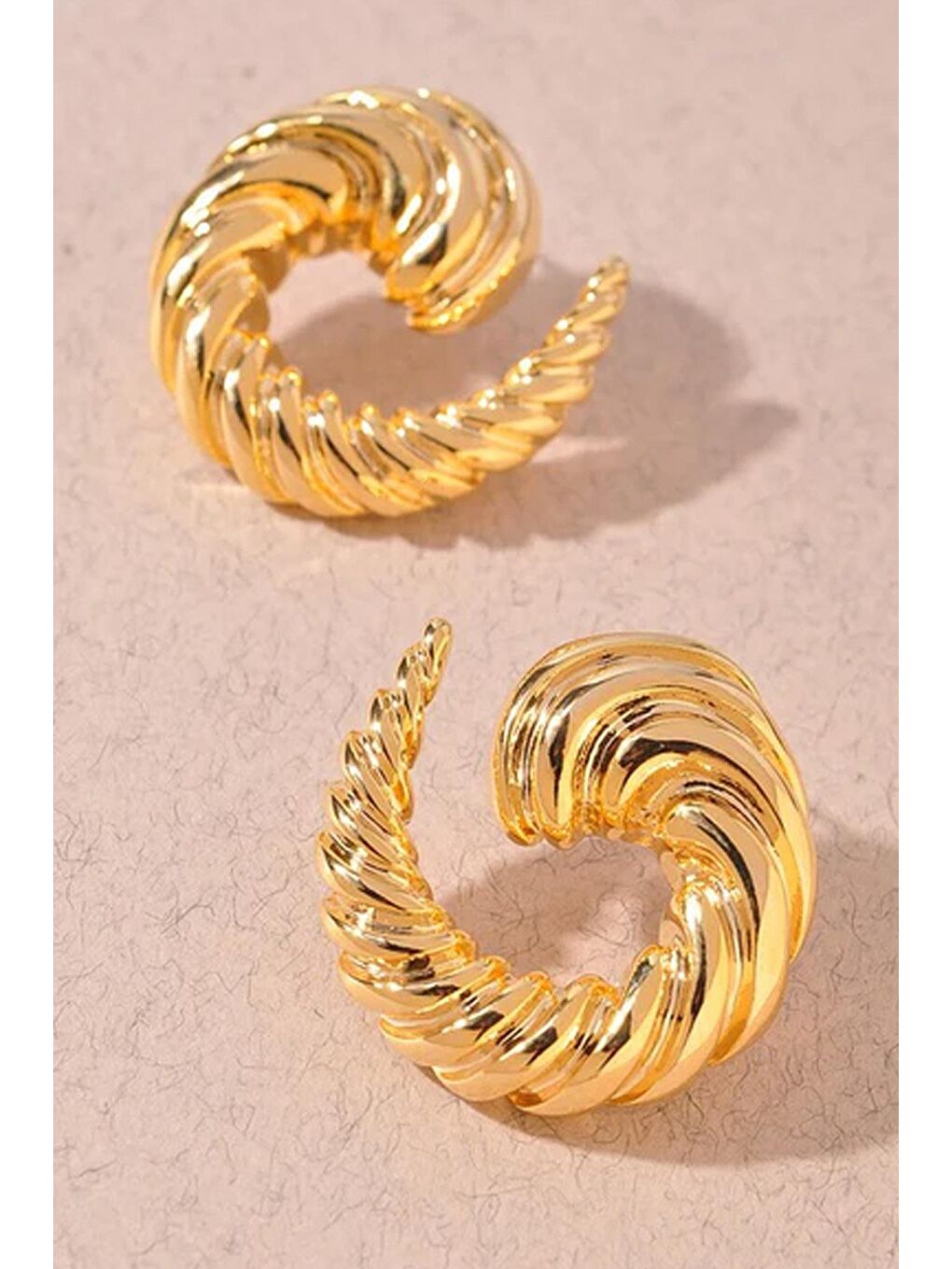 Sarı Altın Renkli Çelik Vintage Kruvasan Küpe-1