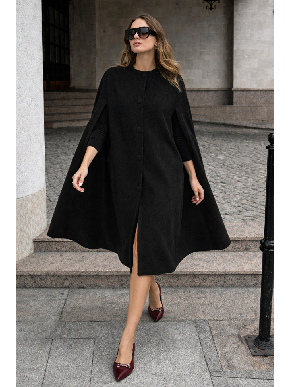 Kadın Kolsuz Relax Fit Siyah Kaşe Panço-3