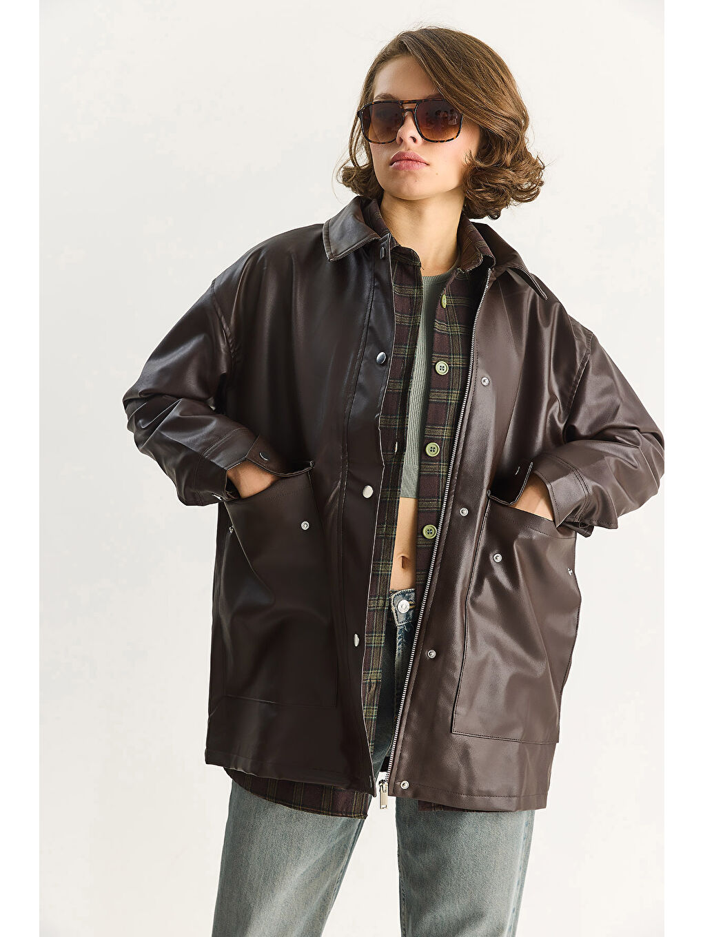 Kahverengi Kadın Oversize Fermuarlı Büyük Cep Detaylıb Astarlı Suni Deri Ceket-3