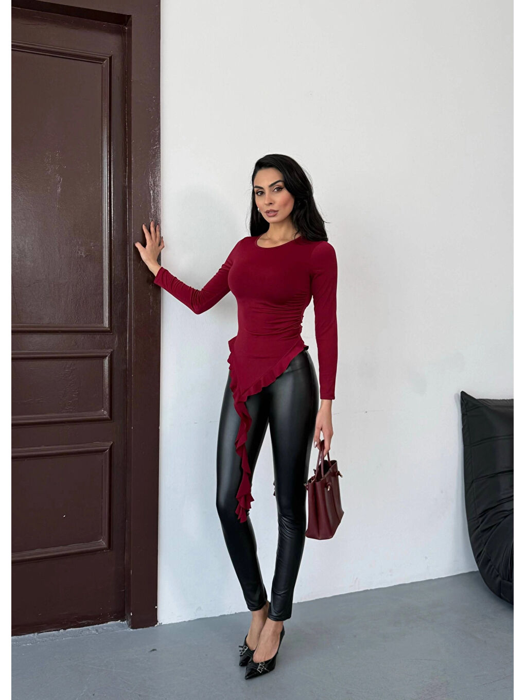 Kadın Bordo Fırfır Detaylı Uzun Kol Asimetrik Bluz HZL25W-FRY123621-2