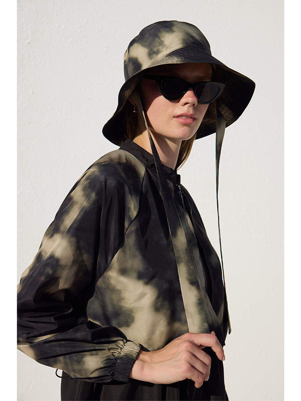 Siyah Bağlamalı Bucket Şapka Flu Batik