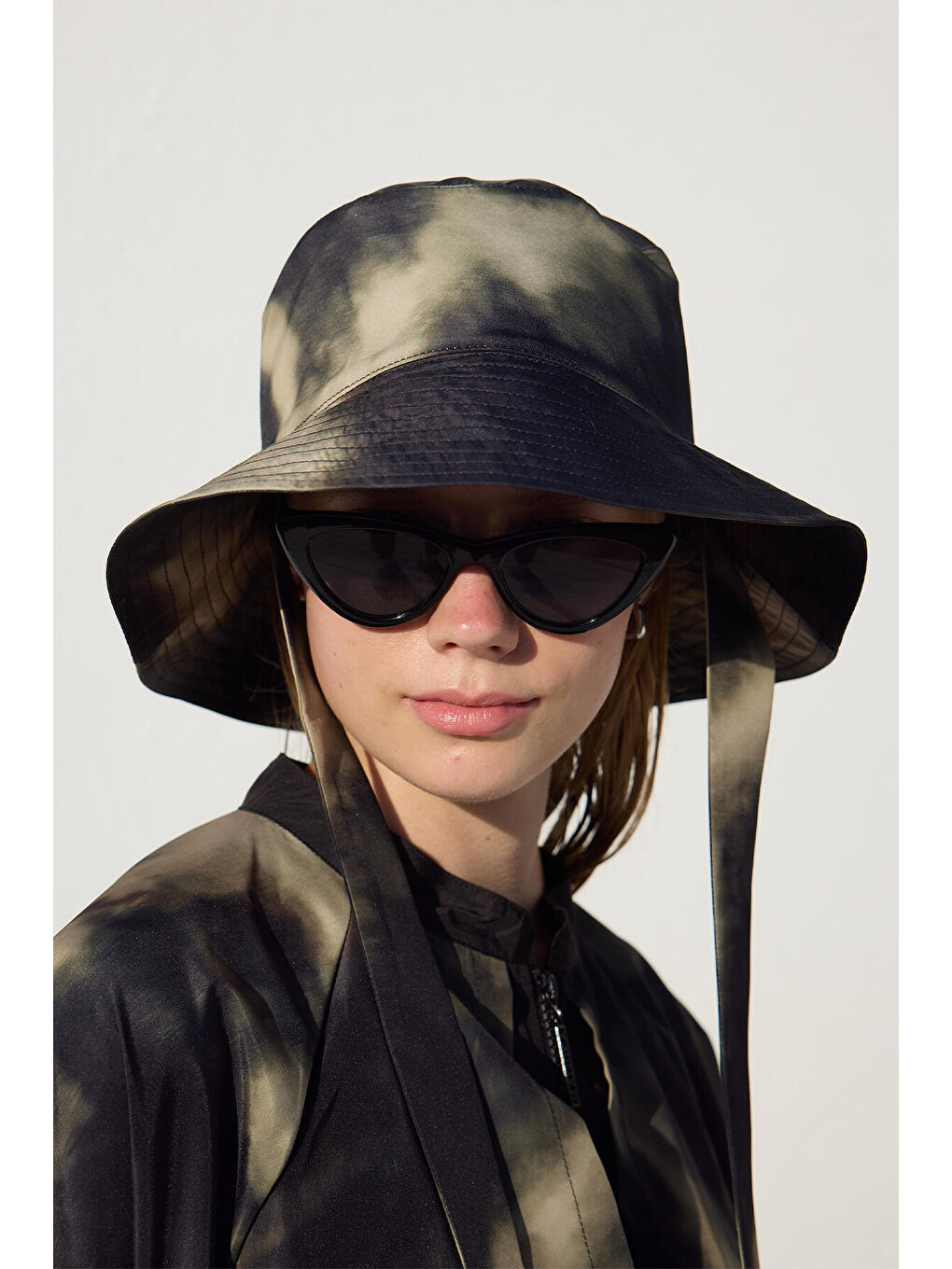 Siyah Bağlamalı Bucket Şapka Flu Batik-2