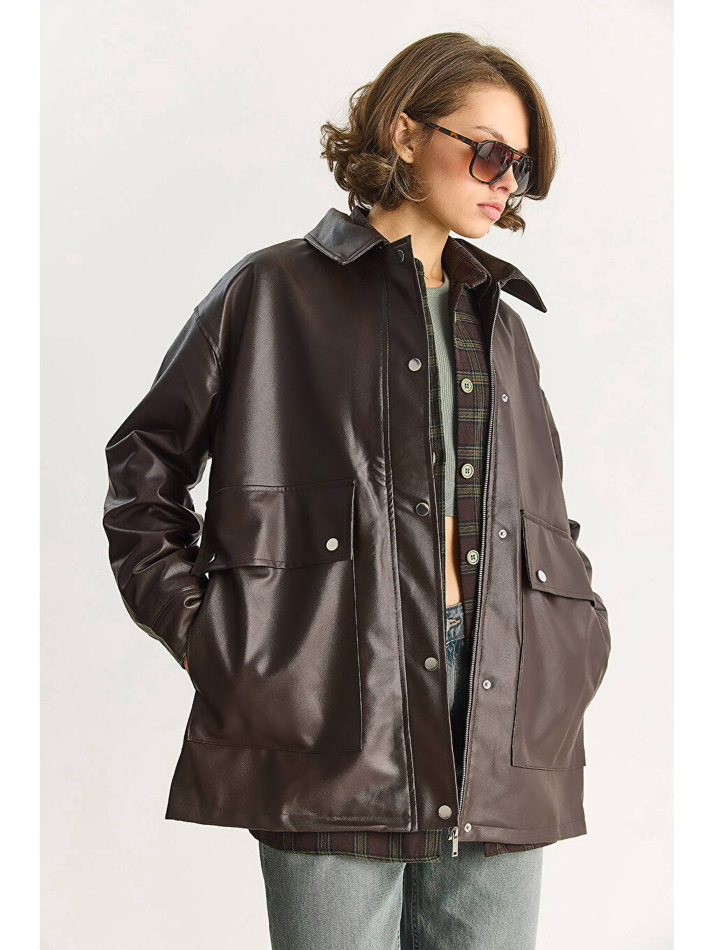 Kahverengi Kadın Oversize Fermuarlı Büyük Cep Detaylıb Astarlı Suni Deri Ceket-4