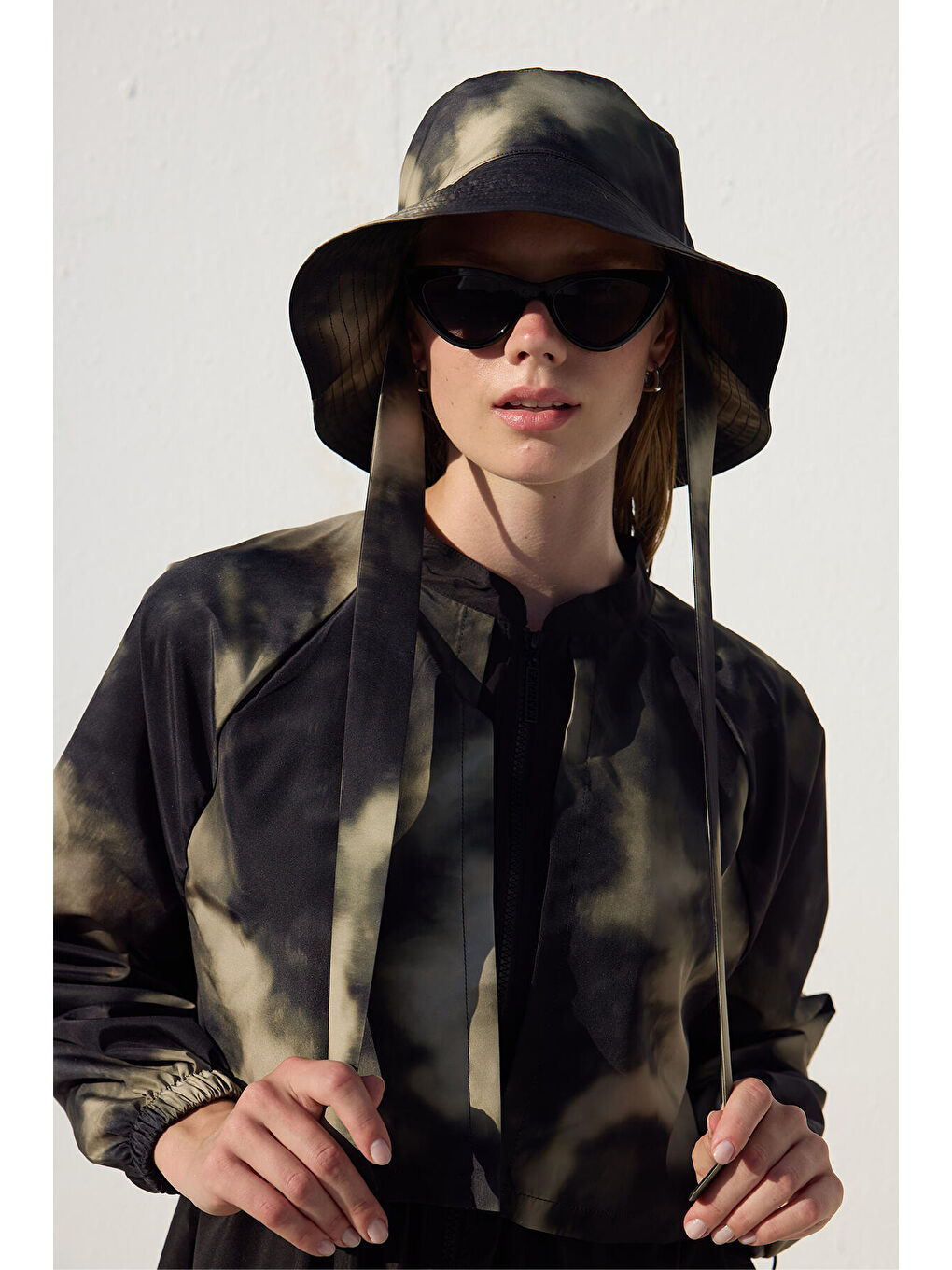 Siyah Bağlamalı Bucket Şapka Flu Batik-3