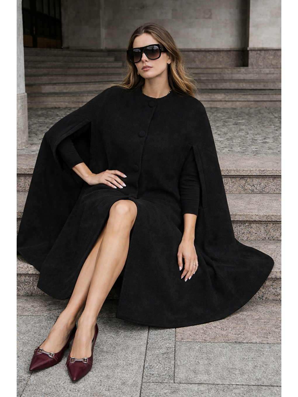 Kadın Kolsuz Relax Fit Siyah Kaşe Panço-4