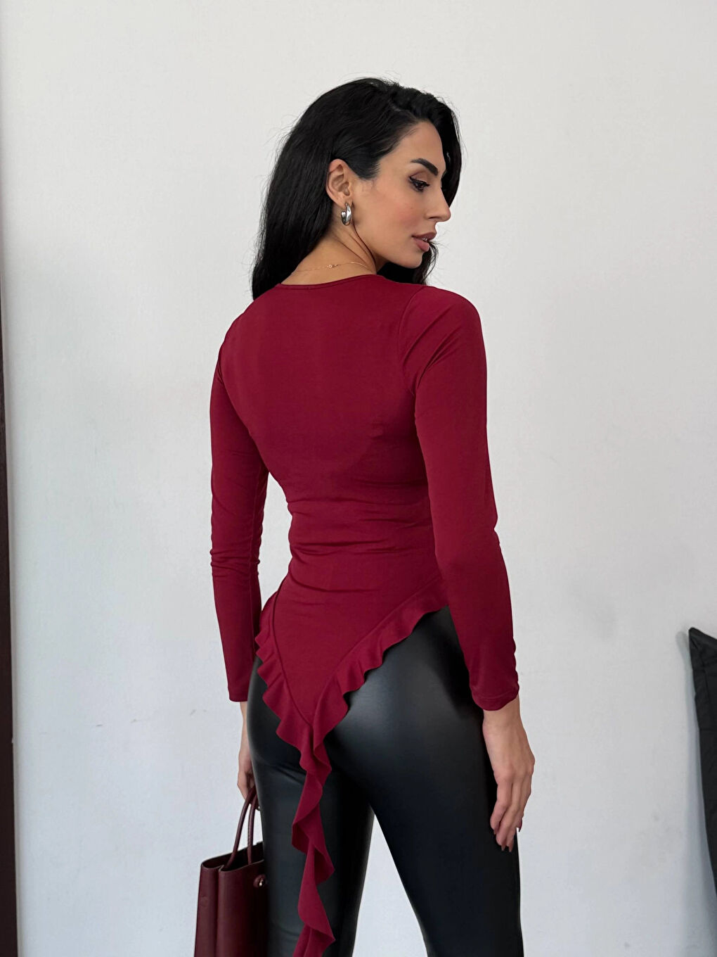 Kadın Bordo Fırfır Detaylı Uzun Kol Asimetrik Bluz HZL25W-FRY123621-4