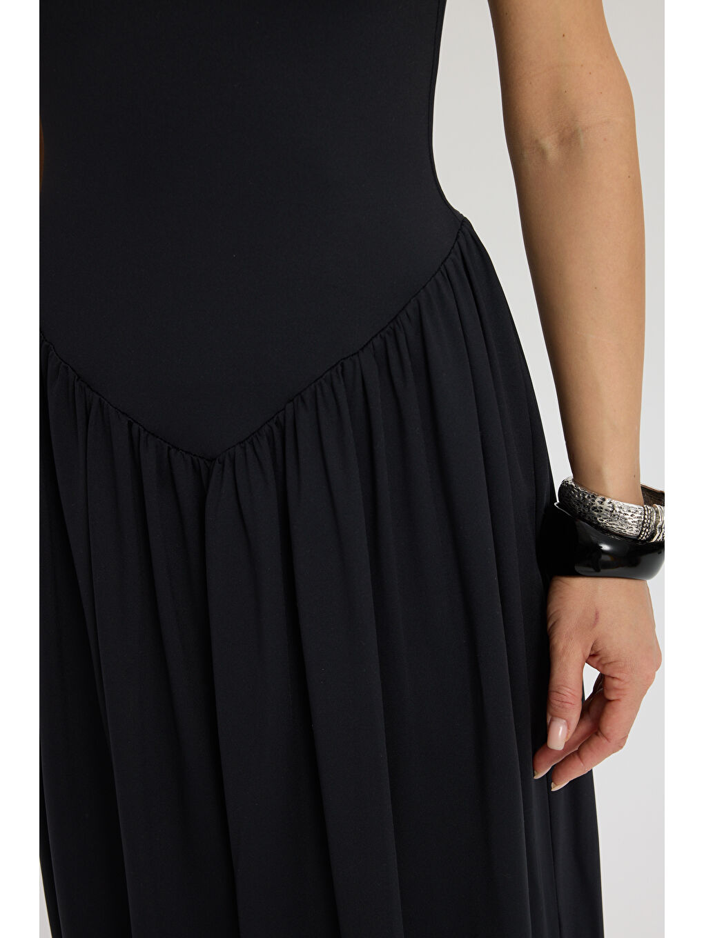 Alenya Üçgen Detay Siyah Uzun Elbise-6