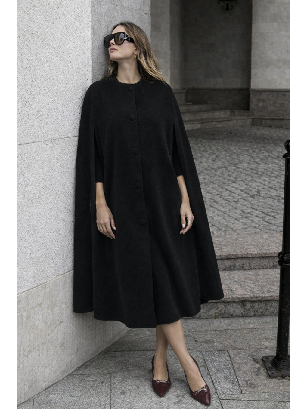 Kadın Kolsuz Relax Fit Siyah Kaşe Panço-5