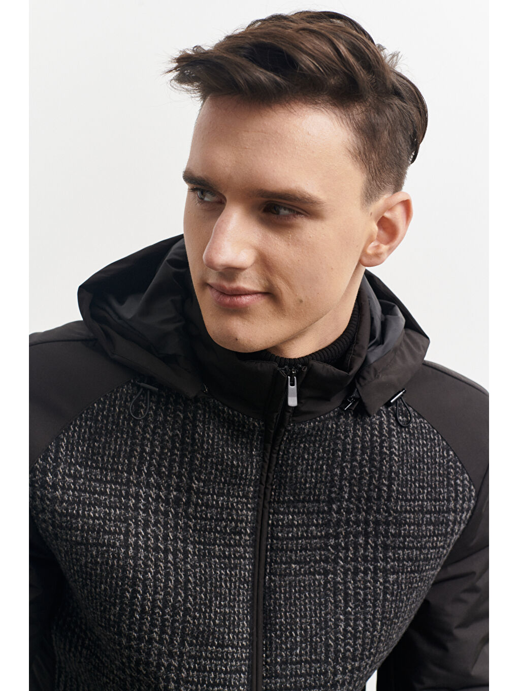 Erkek Siyah Standart Fit Normal Kesim Fermuarlı Çıkma Kapüşonlu Mont-3