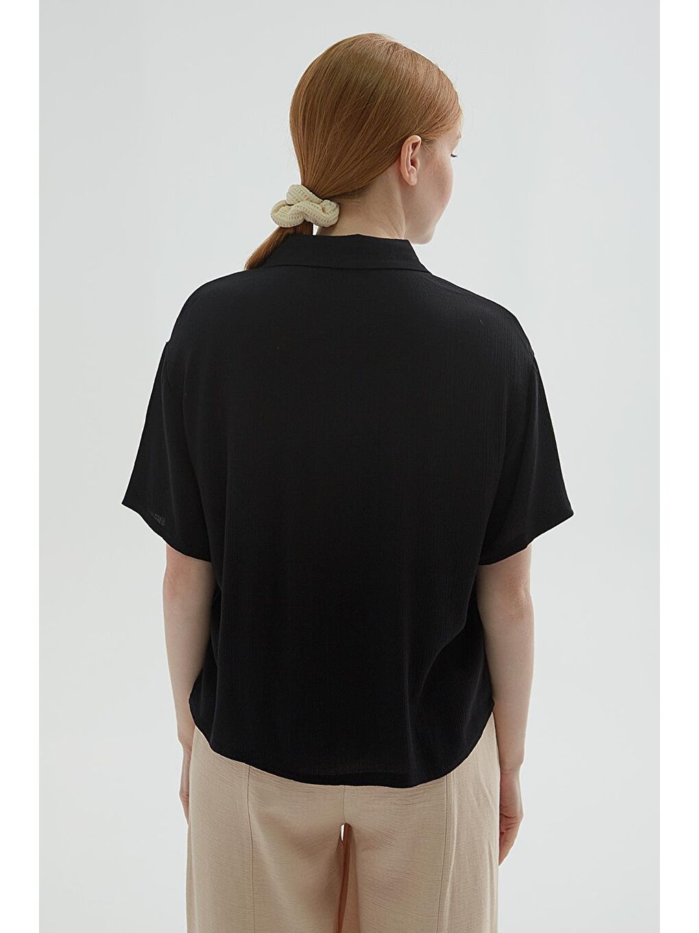 Siyah Regular Fit Cep Detaylı Kısa Kollu Crop Gömlek 25Y0515K1-3