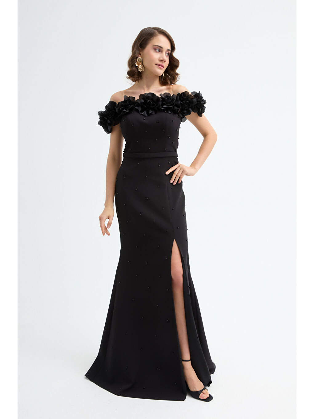Kadın Siyah Çiçek Detay Yırtmaçlı Uzun Abiye Elbise-1