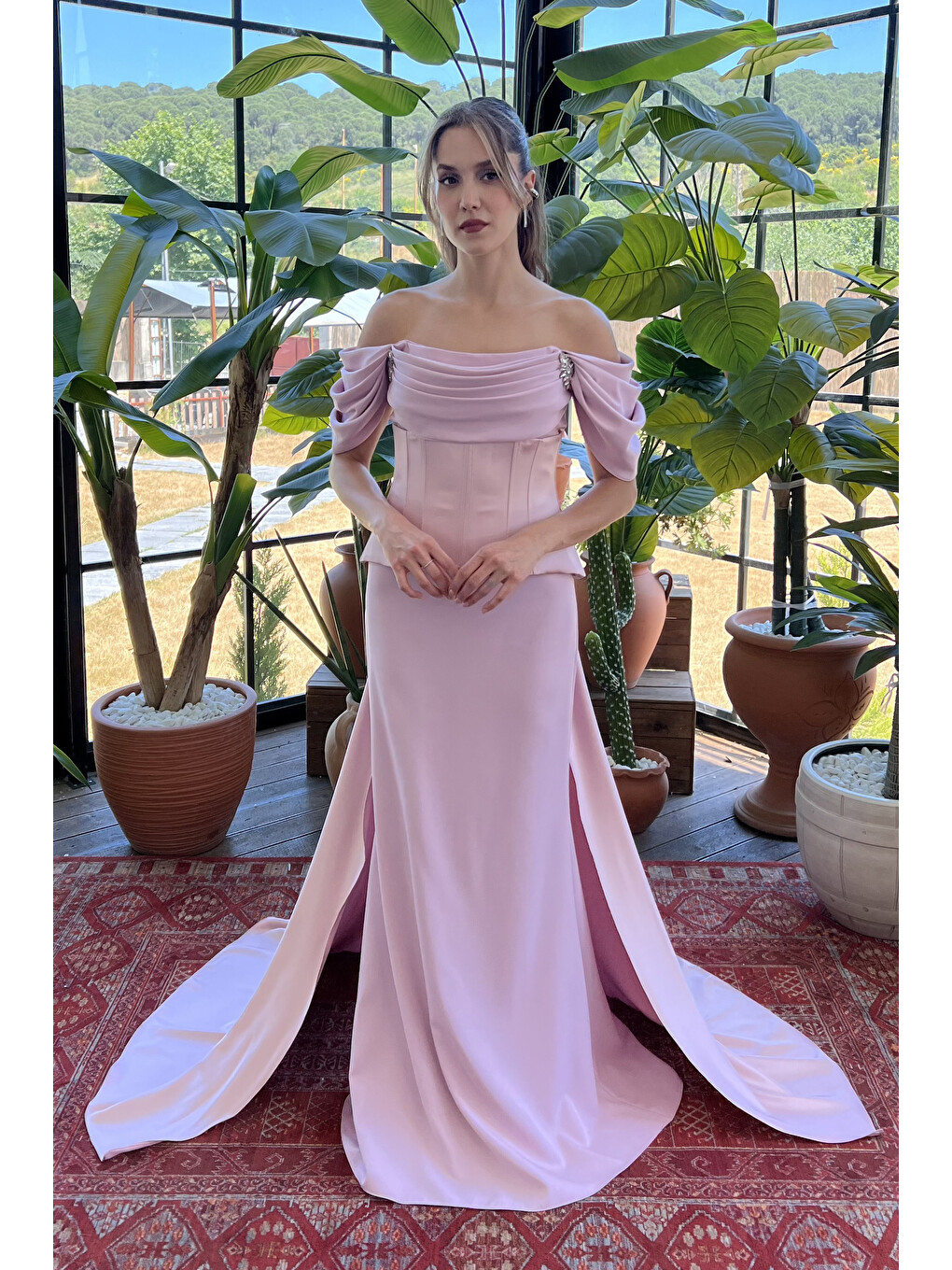 Pembe Kadın Pudra Kayık Yaka Kuyruklu Uzun Taşlı Abiye Elbise-1