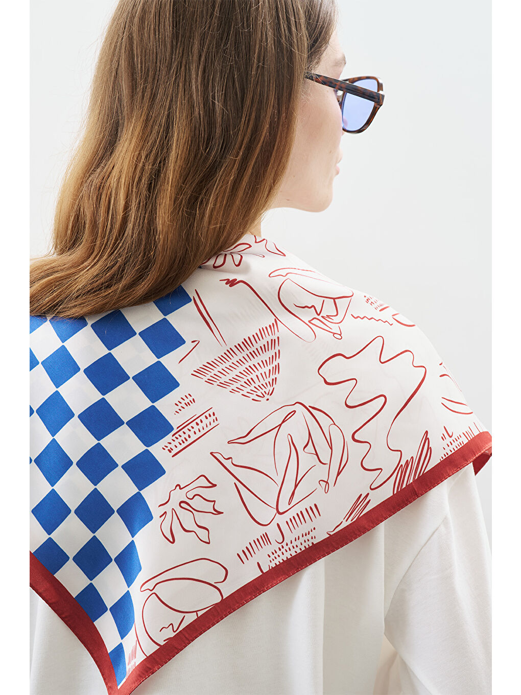 Beyaz Desenli Orta Boy Saten Fular Dıvıne-1