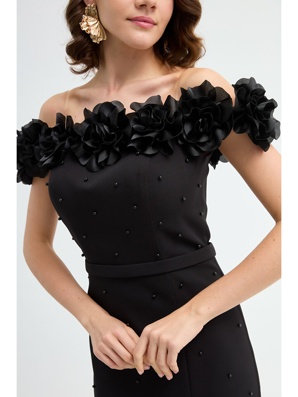 Kadın Siyah Çiçek Detay Yırtmaçlı Uzun Abiye Elbise-3