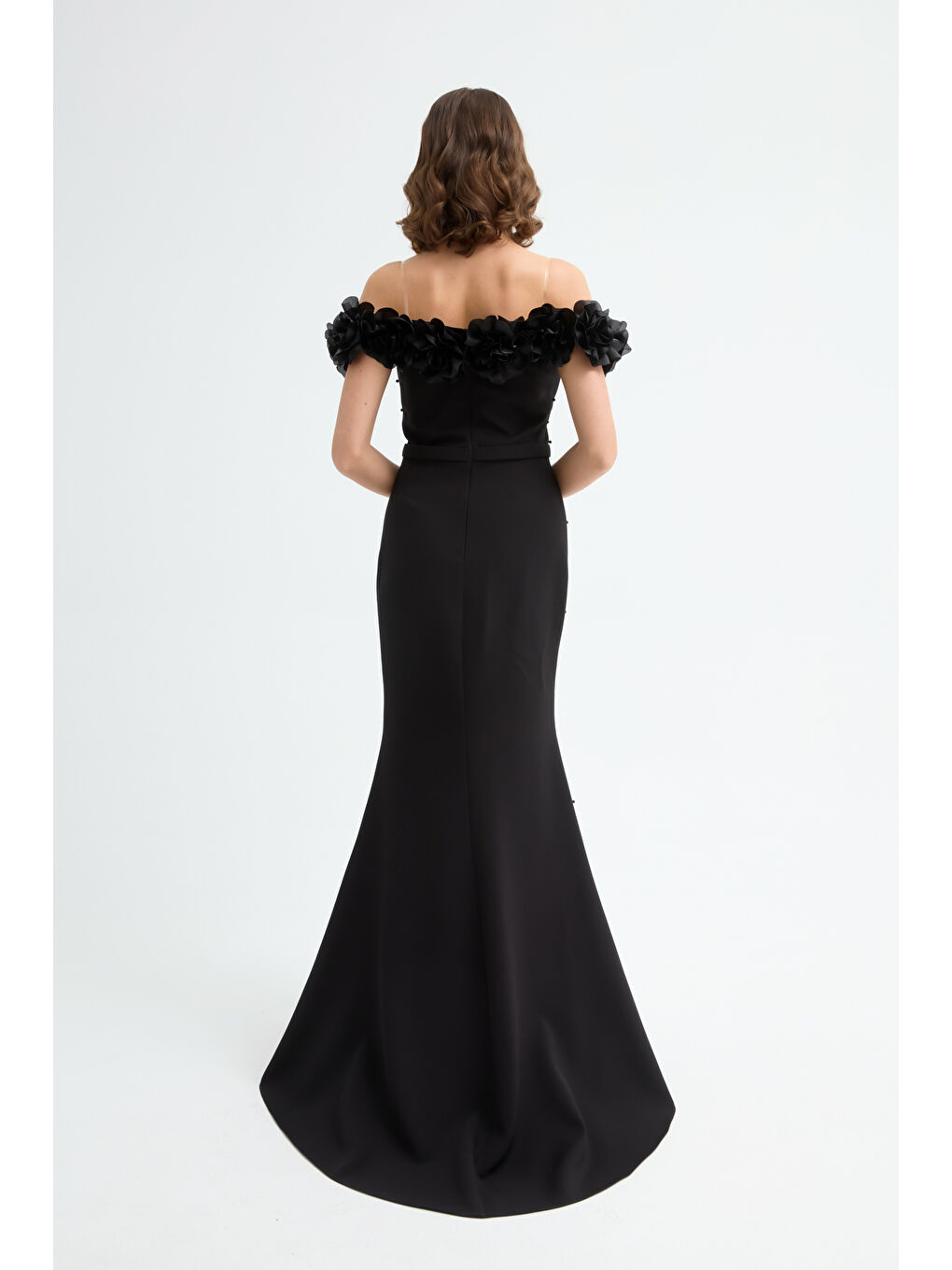 Kadın Siyah Çiçek Detay Yırtmaçlı Uzun Abiye Elbise-4