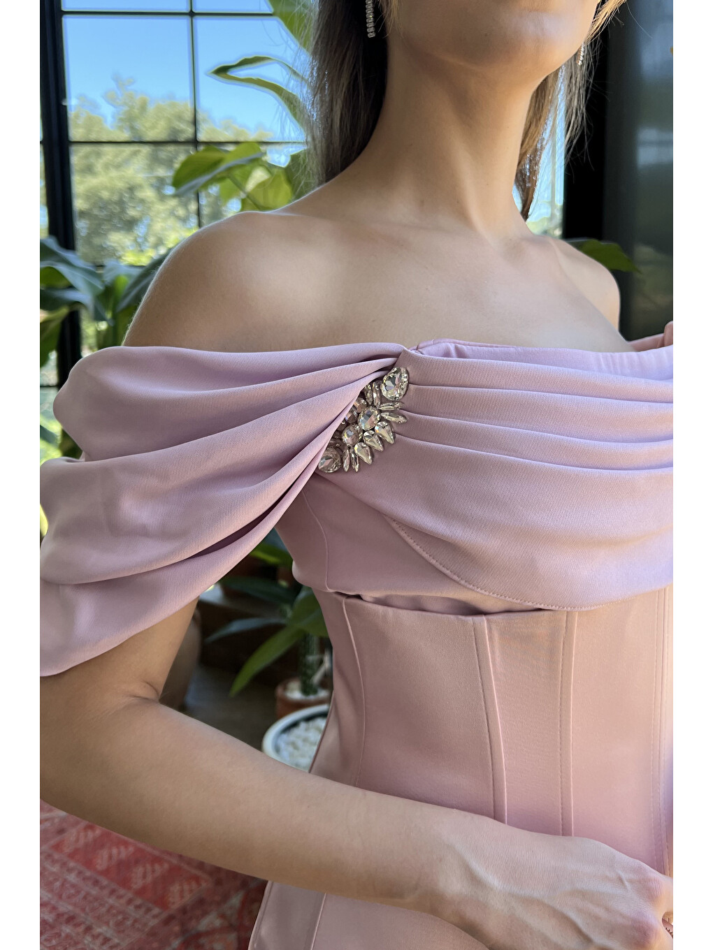 Pembe Kadın Pudra Kayık Yaka Kuyruklu Uzun Taşlı Abiye Elbise-3