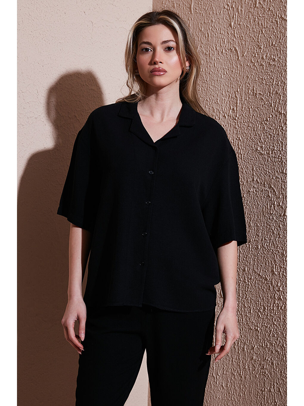 Siyah Keten Karışımlı Standart Fit Kısa Kollu Gömlek 25Y0605K1-1