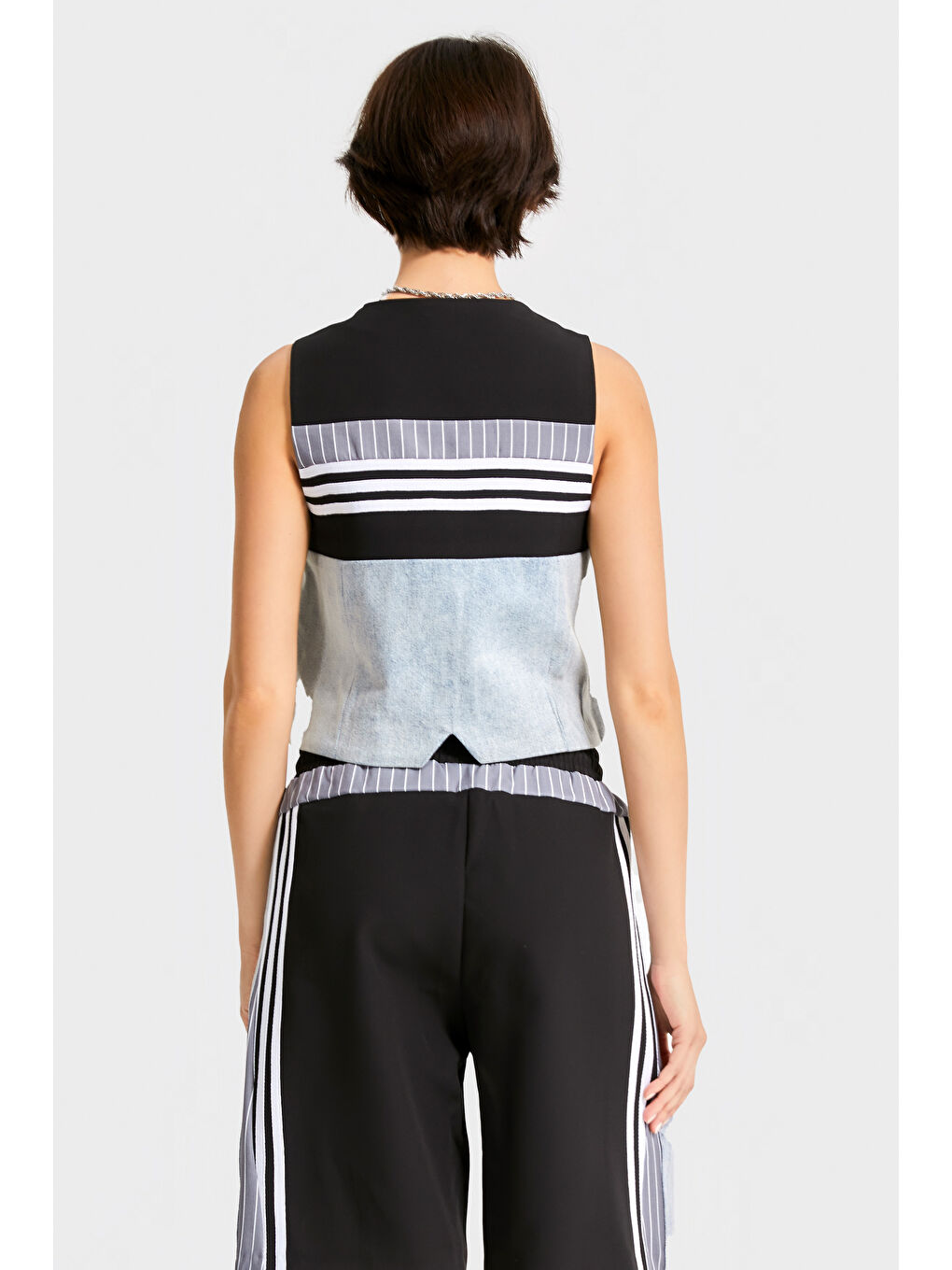 Kadın Gri Renk Kumaş Denim Parçalı Önden Düğmeli Sıfır Kol Tasarım Denim Yelek-4