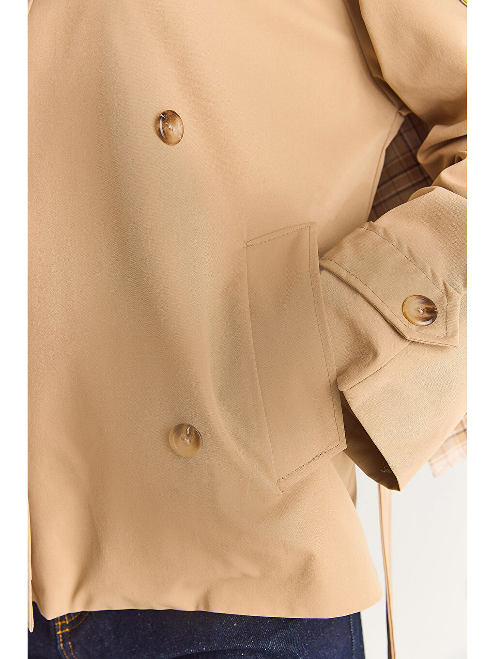 Kahverengi Kadın Dik Yaka Kuşak Detaylı Astarlı Oversize Kısa Trençkot --2