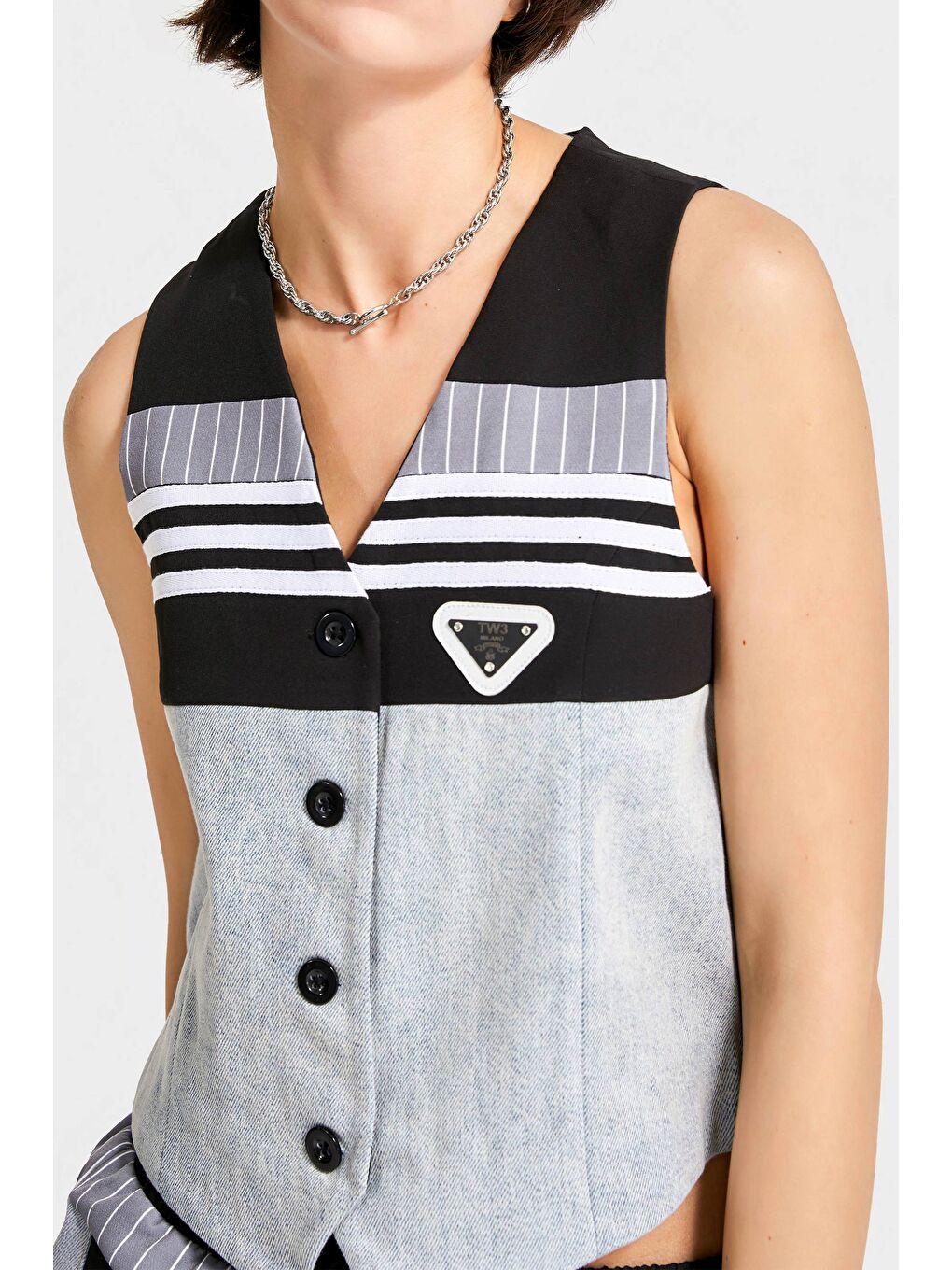 Kadın Gri Renk Kumaş Denim Parçalı Önden Düğmeli Sıfır Kol Tasarım Denim Yelek-2