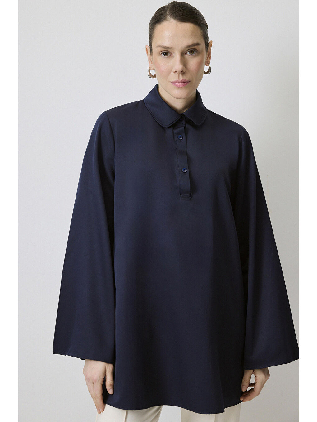 Lacivert Yaka Detaylı Saten Tunik-2