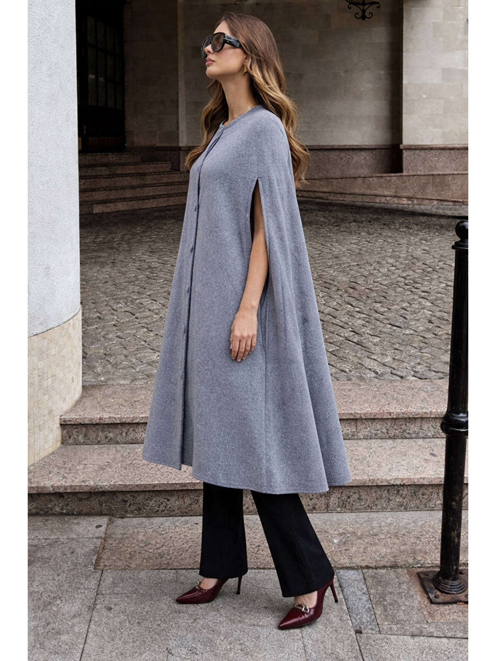 Gri Kadın Kolsuz Relax Fit Füme Kaşe Panço-1