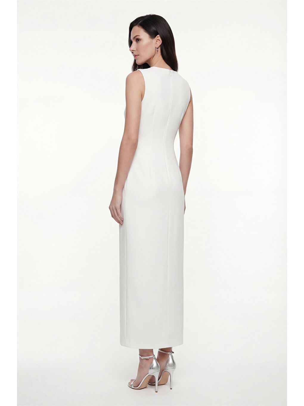 Kadın Beyaz Yırtmaçlı Aksesuar Detay Maxi Abiye Elbise-5