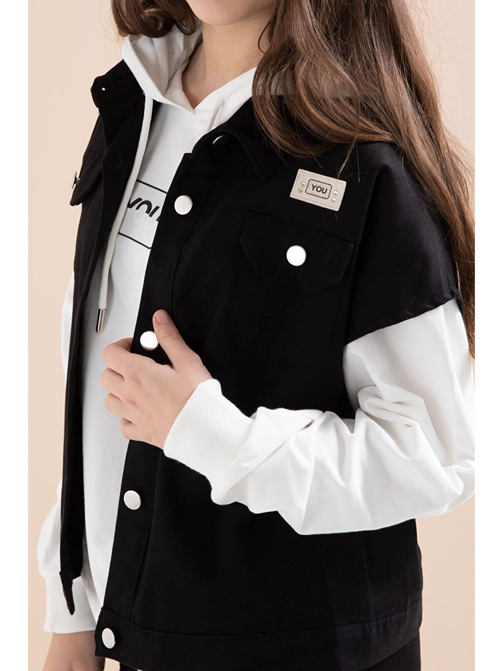 Siyah Düğmeli Sıfır Kol Yelekli Geniş Paça Pantolonlu Kız Çocuk Kapüşonlu 3lü Takım 23602-3