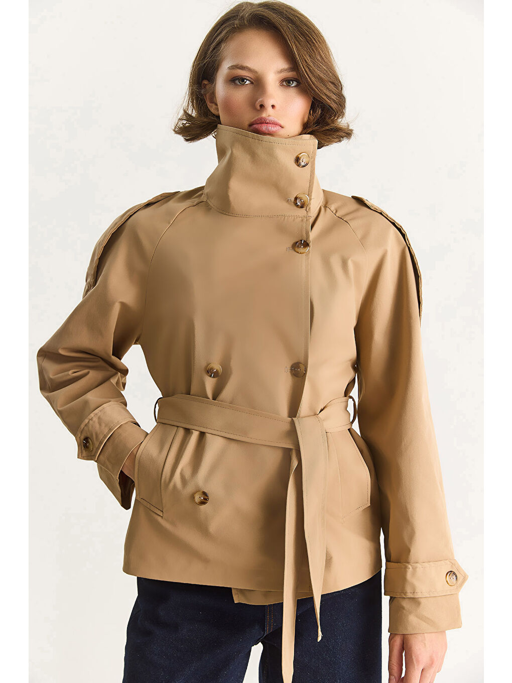 Kahverengi Kadın Dik Yaka Kuşak Detaylı Astarlı Oversize Kısa Trençkot --6