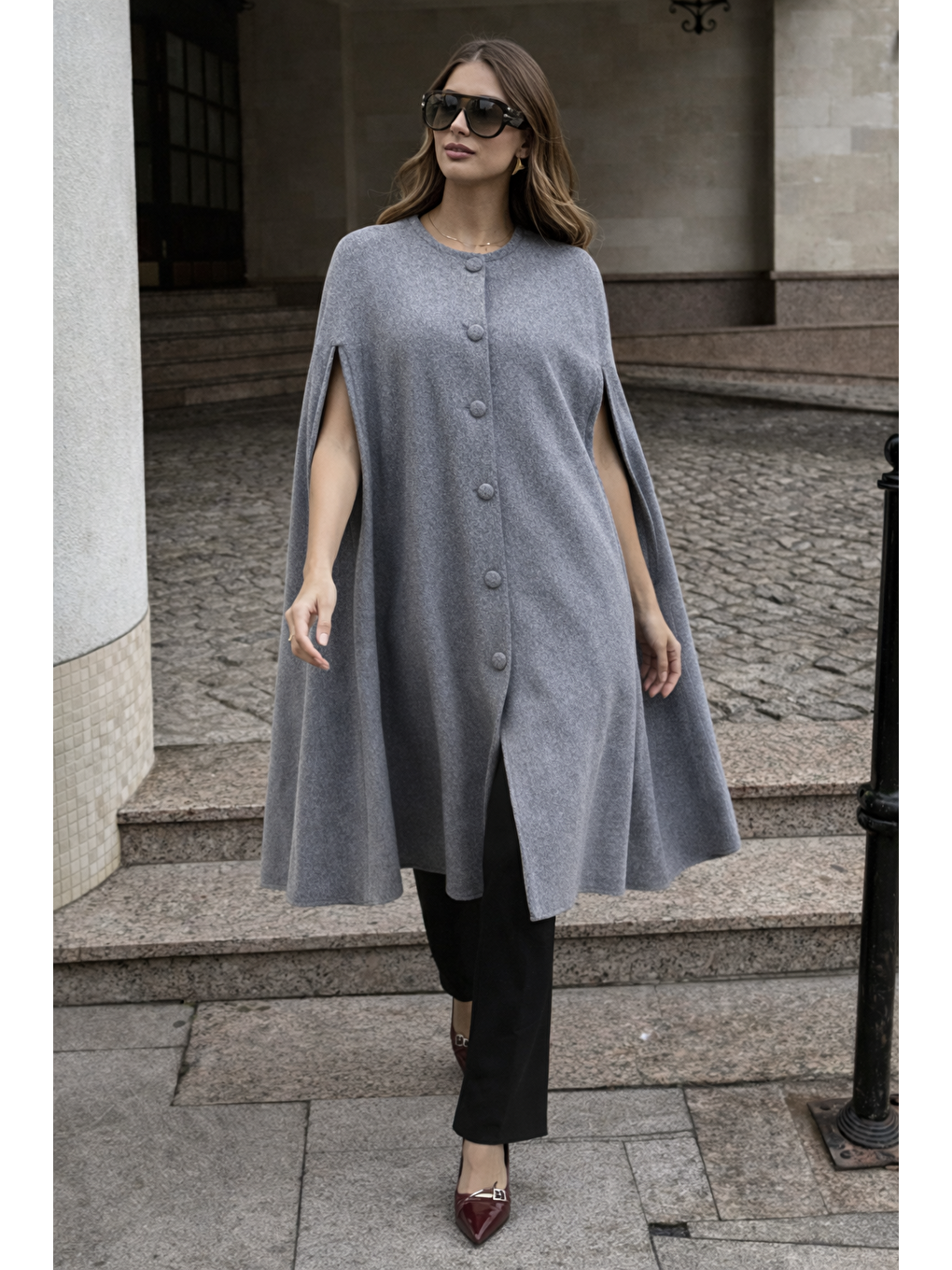 Gri Kadın Kolsuz Relax Fit Füme Kaşe Panço-3