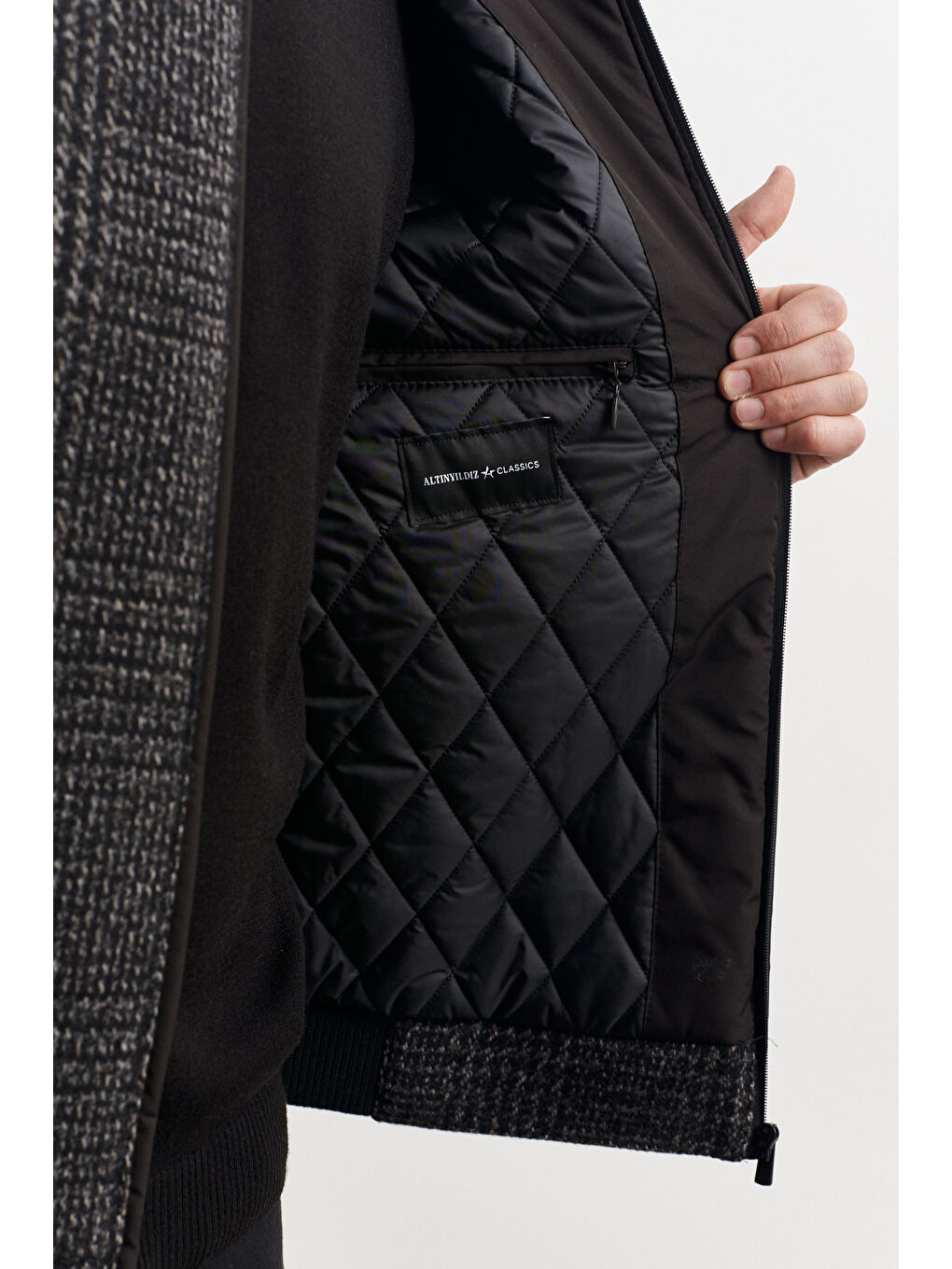 Erkek Siyah Standart Fit Normal Kesim Fermuarlı Çıkma Kapüşonlu Mont-4