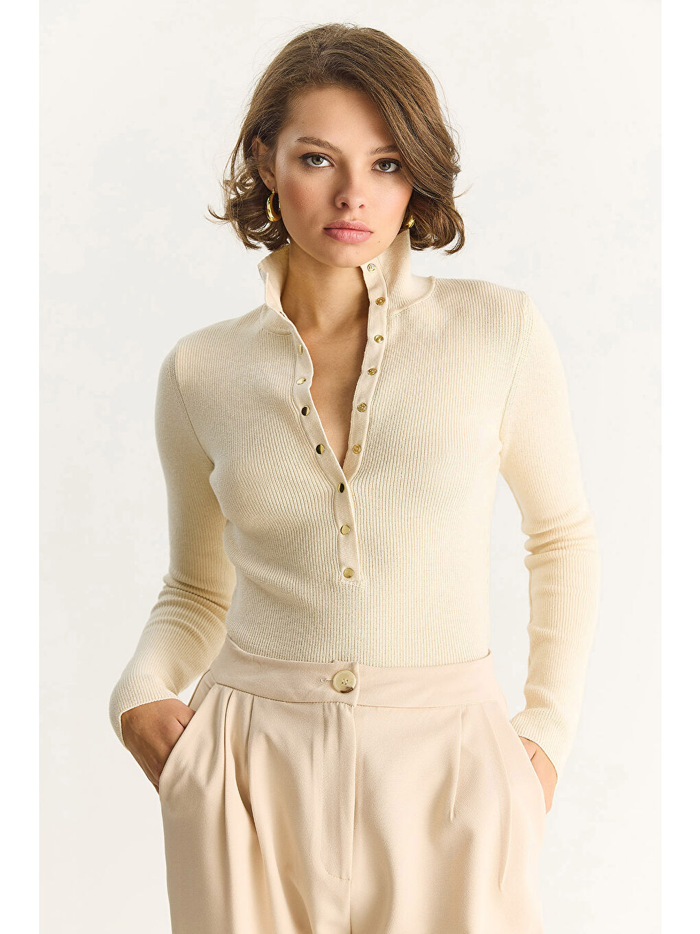 Ekru Kadın Çıtçıtlı Fitilli Dik Yaka Uzun Kollu Basic Triko Bluz TK-2