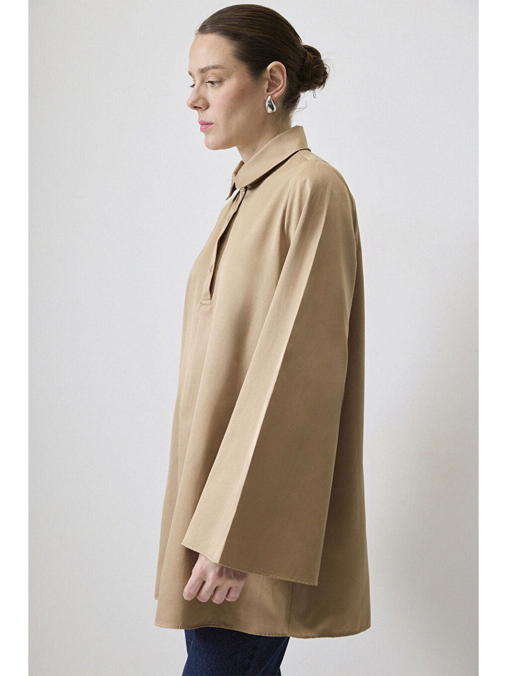 Bej Yaka Detaylı Saten Tunik-2