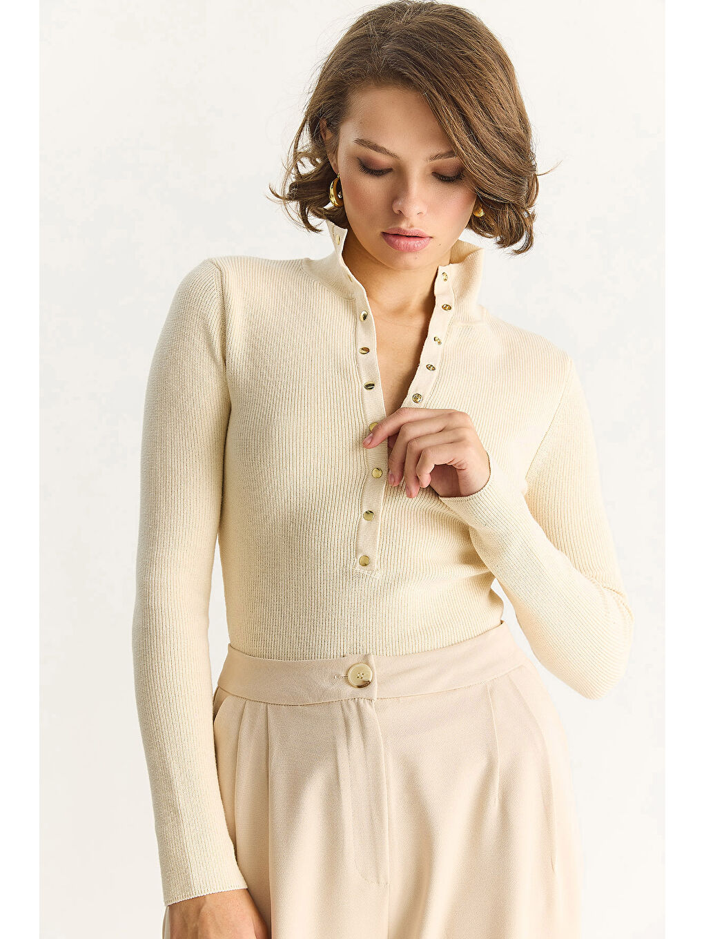 Ekru Kadın Çıtçıtlı Fitilli Dik Yaka Uzun Kollu Basic Triko Bluz TK-3