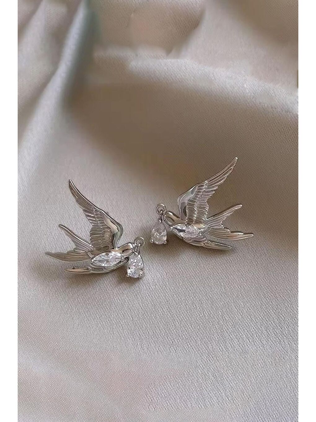 Gri Taşlı Anka Kuşu Gümüş Rengi Küpe