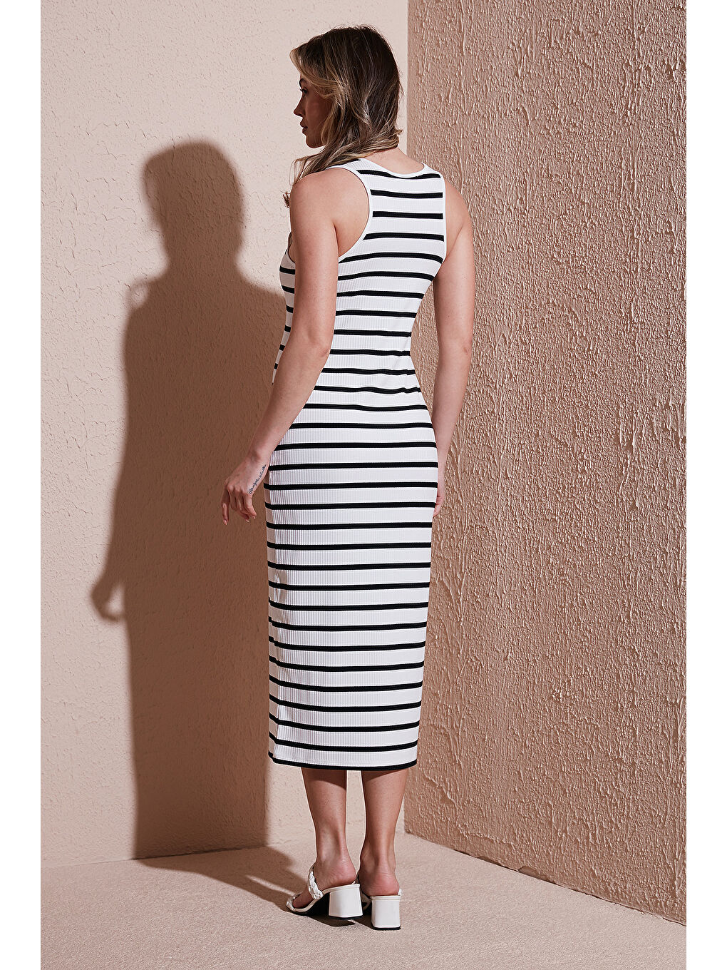 Ekru Slim Fit Yuvalak Yaka Düğmeli Midi Boy Elbise 25Y0375K1-4