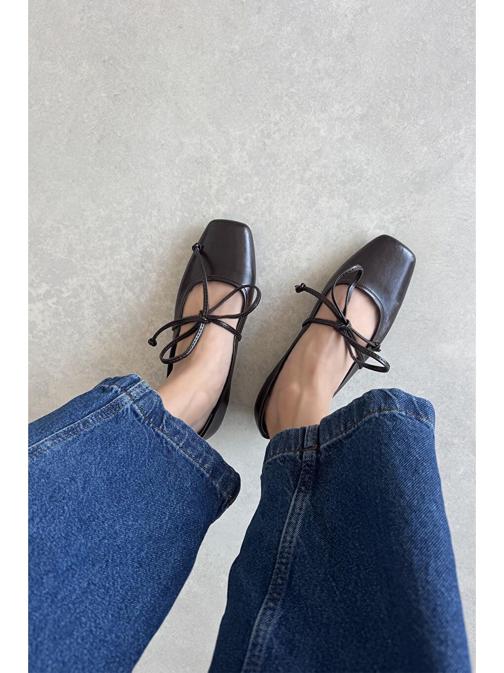 Kahverengi Sara Kadın Bilekten Bağlamalı Kırışık Deri Babet Kahve-1