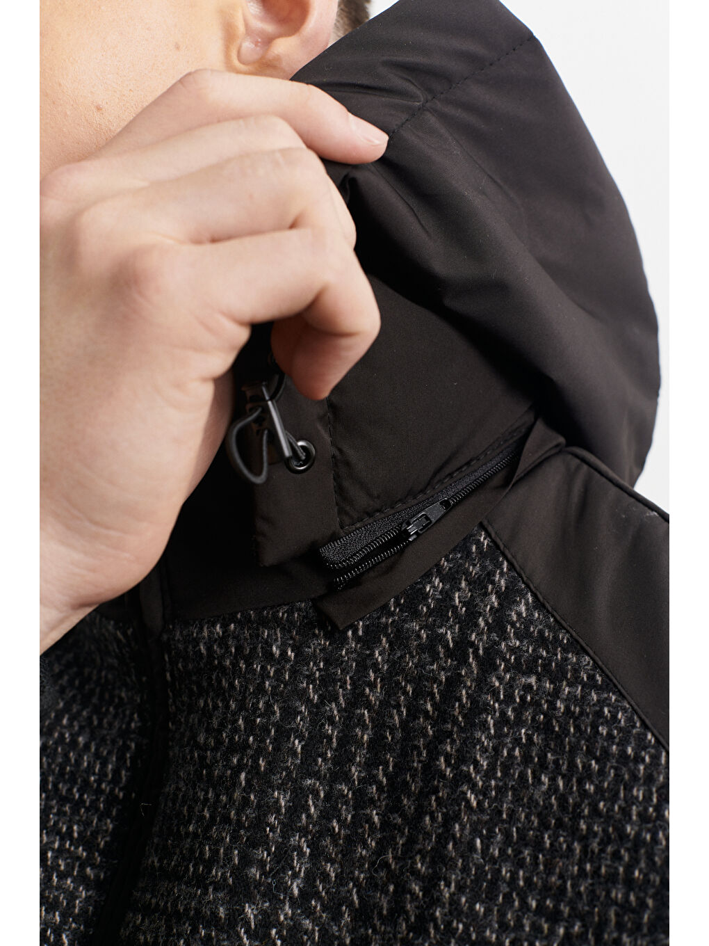 Erkek Siyah Standart Fit Normal Kesim Fermuarlı Çıkma Kapüşonlu Mont-5