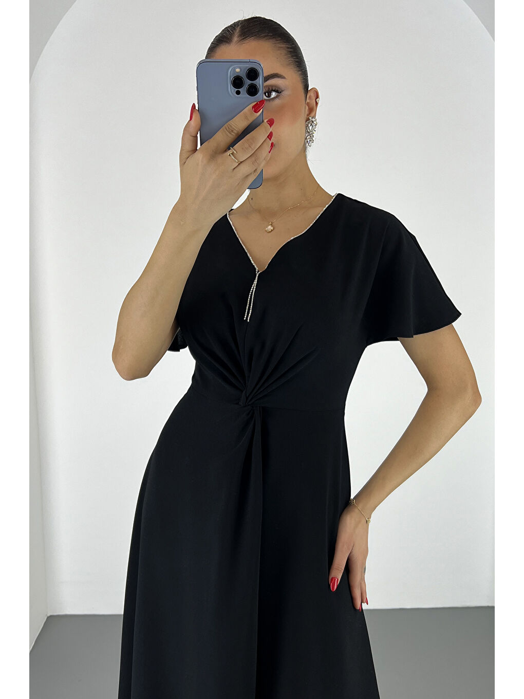 Kadın Siyah V Yaka Taş Detaylı Midi Elbise-3