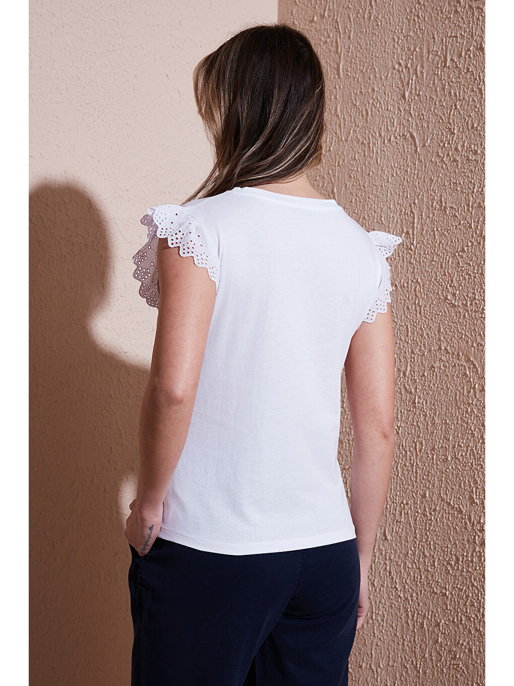 Beyaz % 100 Pamuk Standart Fit Güpürlü Kol Bisiklet Yaka T Shirt 25Y0544K1-3