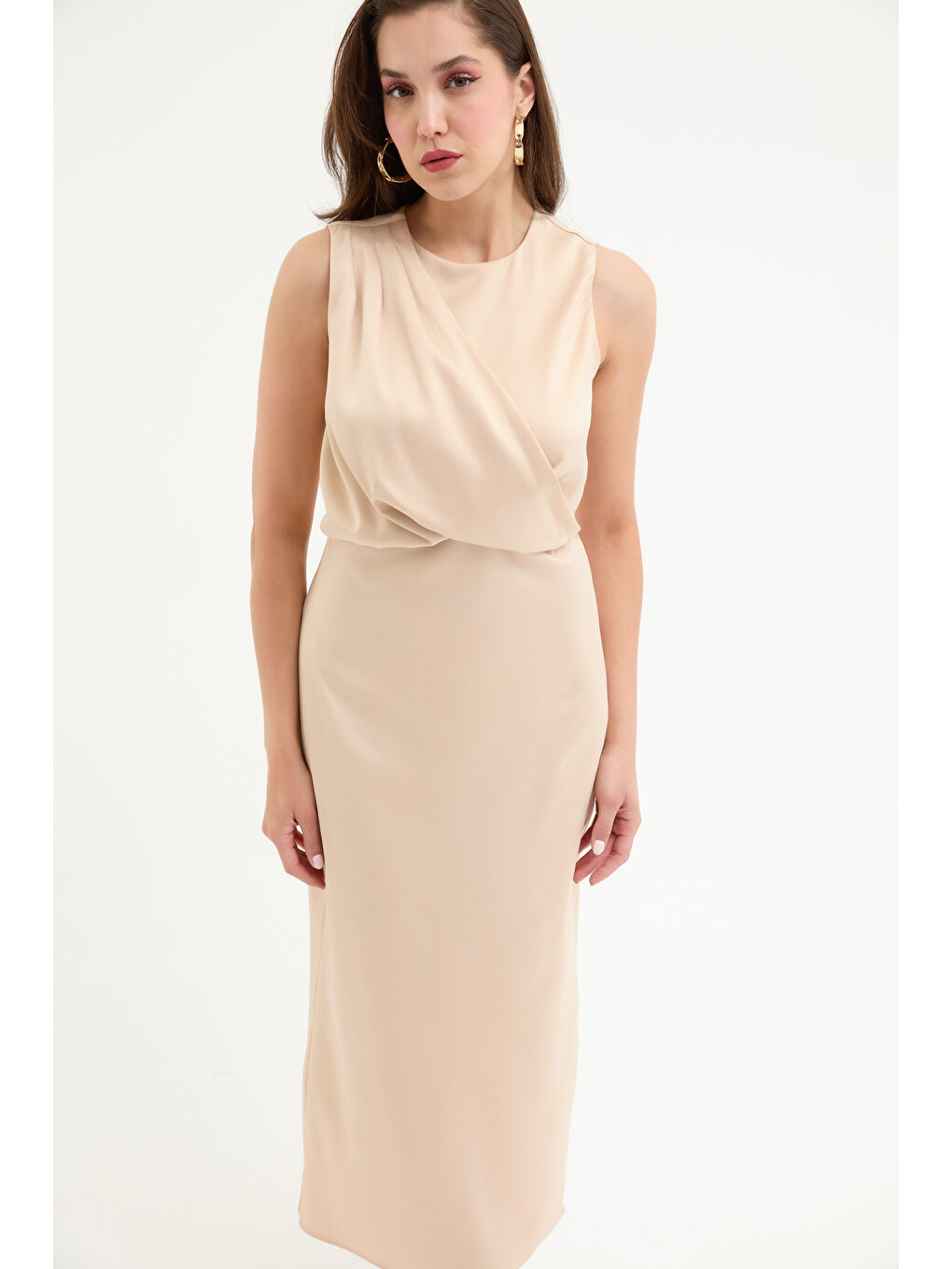 Kadın Bej Bisiklet Yaka Midi Saten Elbise-2