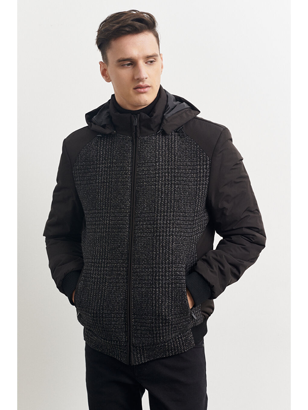 Erkek Siyah Standart Fit Normal Kesim Fermuarlı Çıkma Kapüşonlu Mont-6