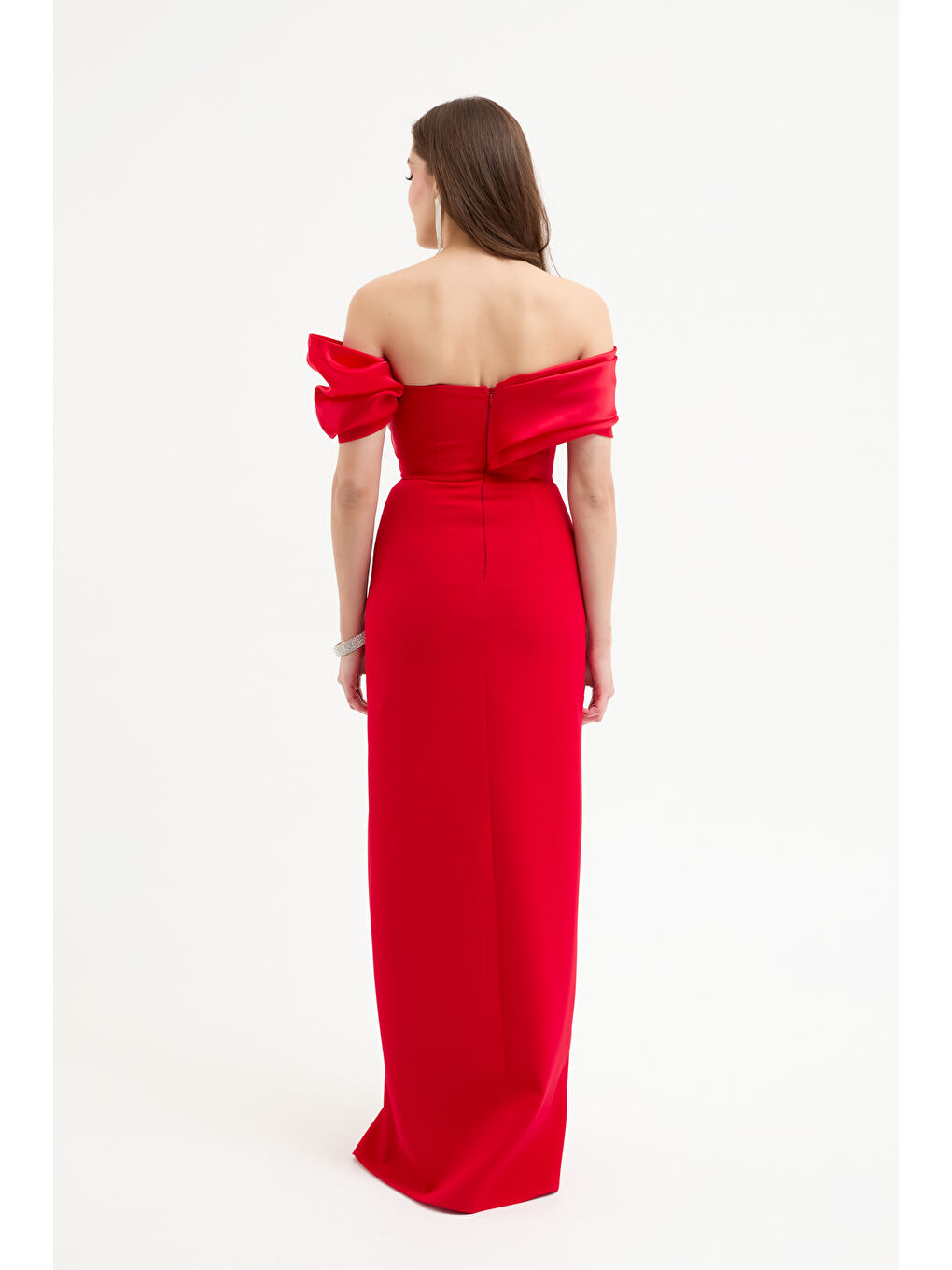 Kadın Kırmızı Yaka Detaylı Yırtmaçlı Uzun Abiye Elbise-4