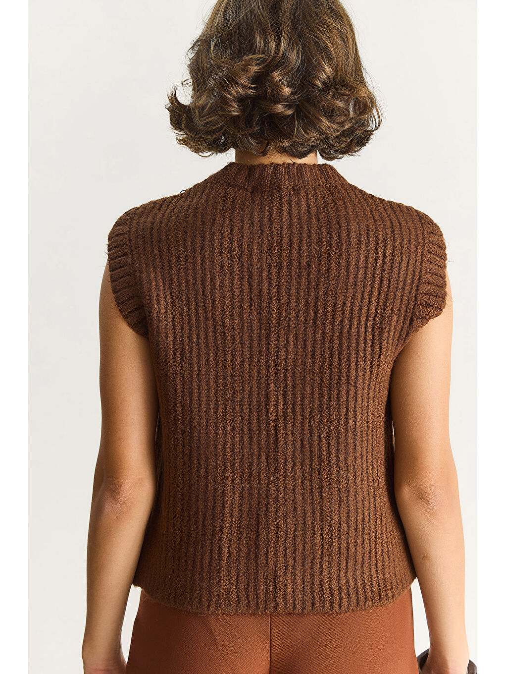 Kahverengi Kadın Önden Bağlamalı Cep Detaylı Triko Yelek-6