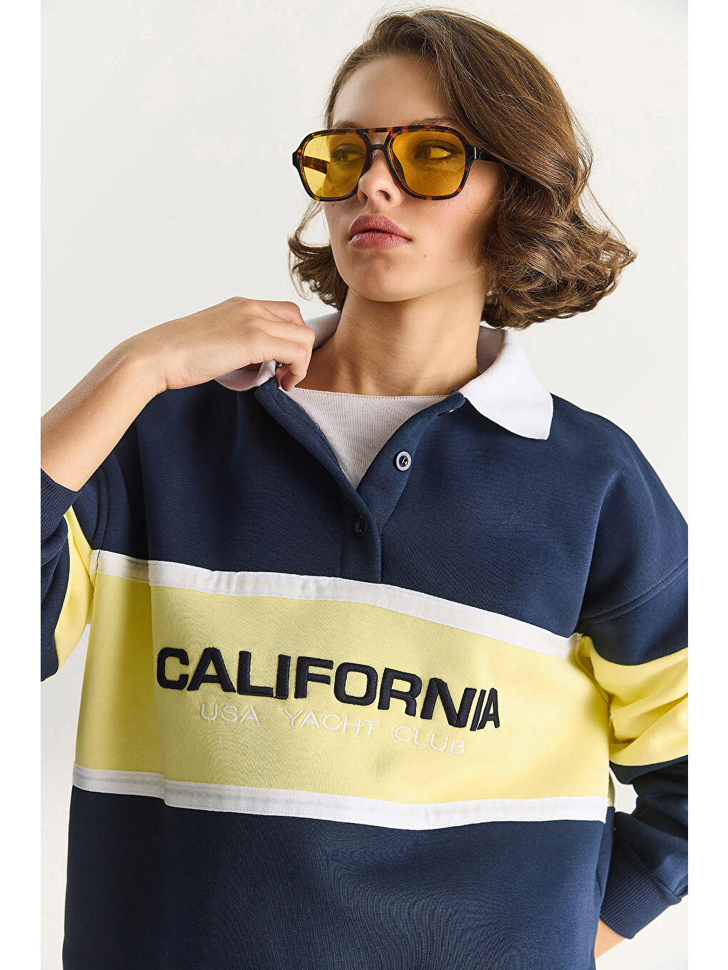 Lacivert Kadın Polo Yaka Düğmeli California Yazılı Nakış Detaylı Oversize Kadın Sweatshirt-3