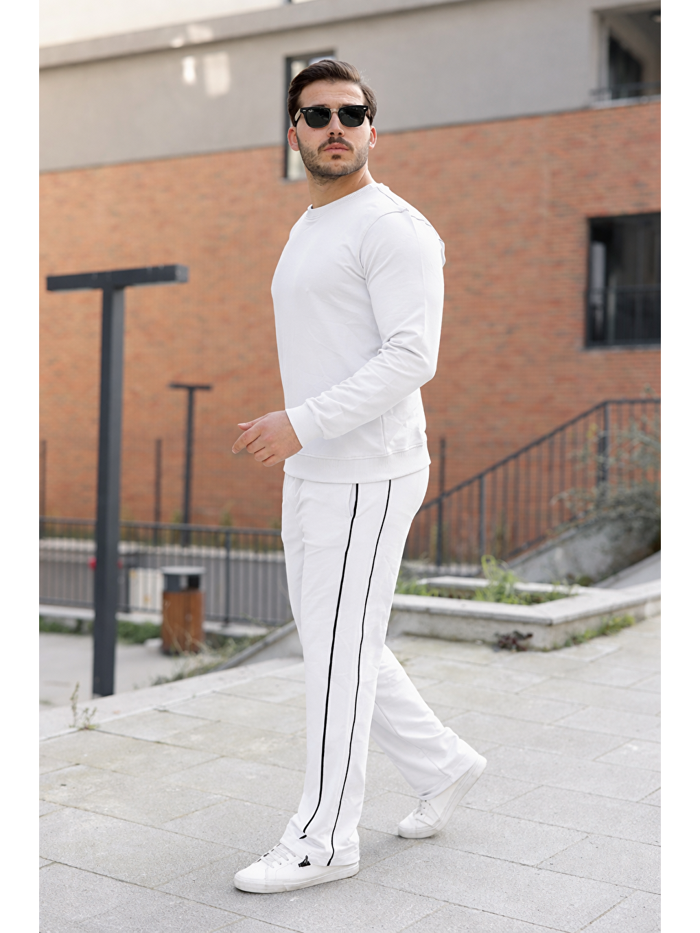 Erkek Çizgili Bisiklet Yaka Dar Beyaz Eşofman Takımı-1