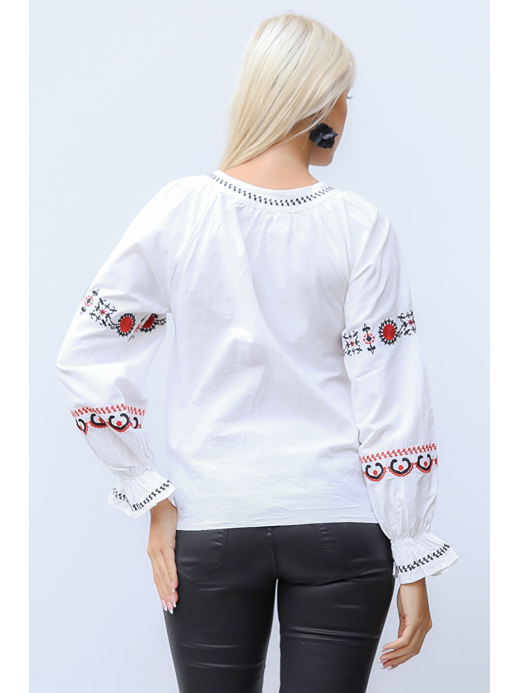Beyaz Bisiklet Yaka Uzun Kol Bağlamalı Püsküllü Nakışlı Standart Casual Pamuk Dokuma Bluz-7