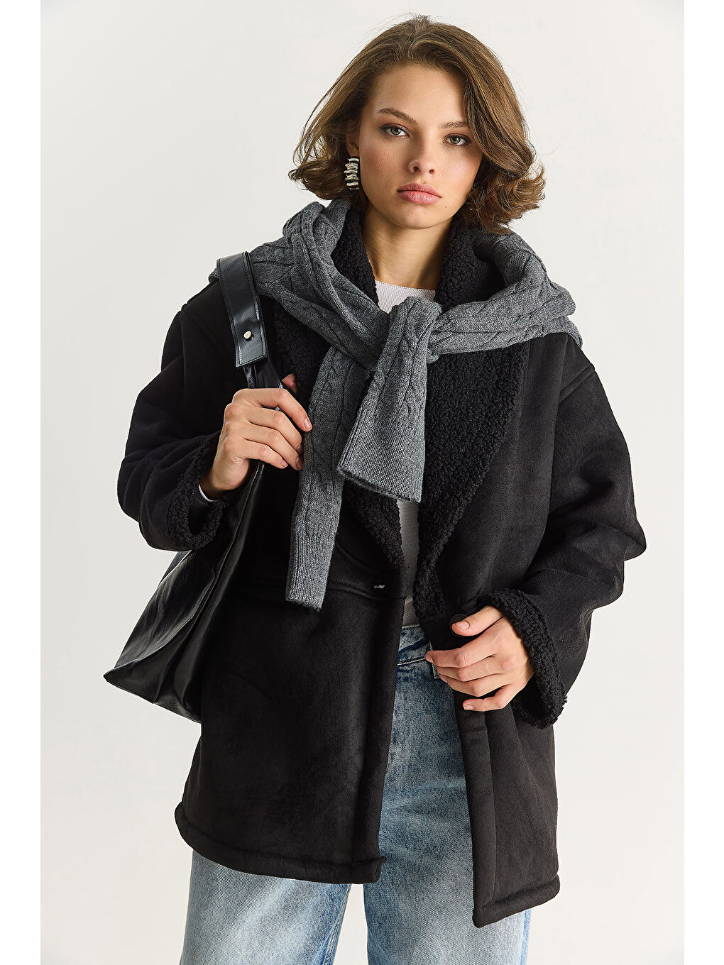 Siyah Kadın İçi Kürklü Cep Detaylı Şal Yaka Süet Kaban-1