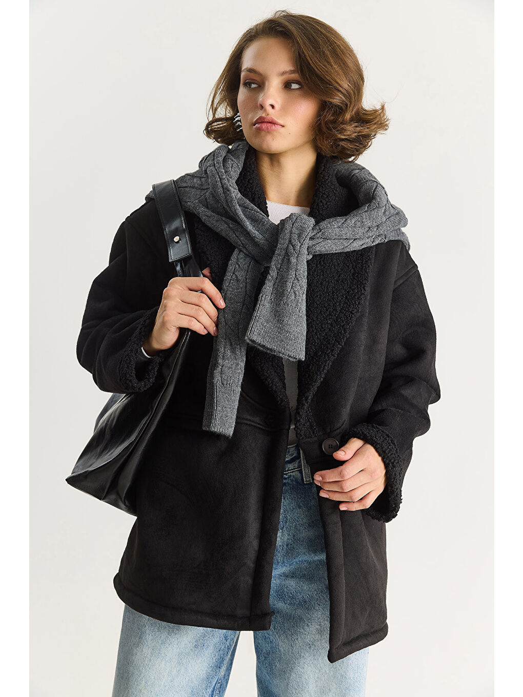 Siyah Kadın İçi Kürklü Cep Detaylı Şal Yaka Süet Kaban-2